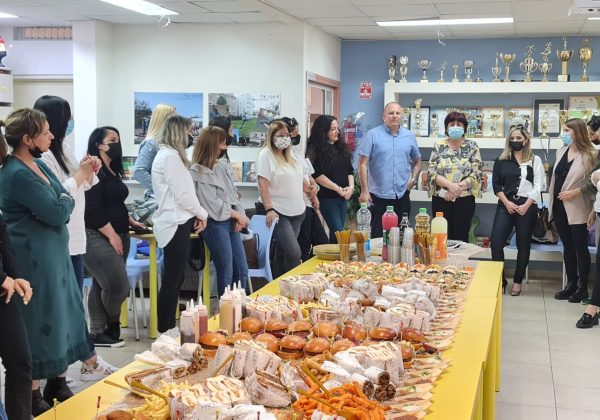 הרמת כוסית לקראת היציאה לחופשת פסח בחטיבת יונתן. חג פסח שמח וכשר
