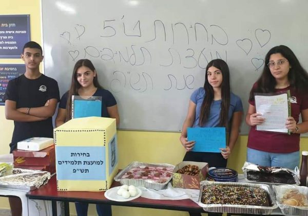 תלמידי החטיבה בוחרים בדרך דמוקרטית את נציגיהם ל”מנהיגות החטיבה”🌹