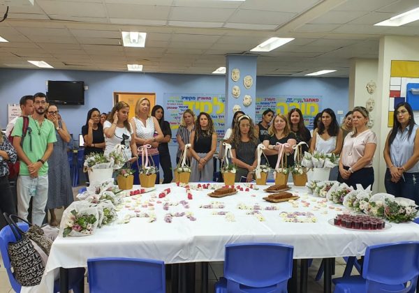 הרמת כוסית לשנה החדשה בחטיבה שלנו. תלמידי ביה”ס הצטרפו לברכות