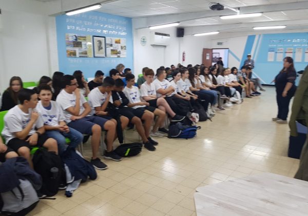“נוער למען זיכרון שואה'” התלמידים צפו בהצגה ושמעו עדות של מישקה ניצול השואה