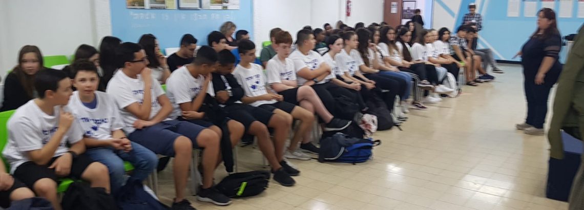 “נוער למען זיכרון שואה'” התלמידים צפו בהצגה ושמעו עדות של מישקה ניצול השואה