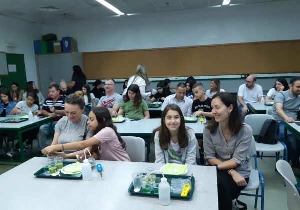 כיתת מצוינות מדעית שכבת ז’ יצאה לדרך בערב הורים- תלמידים מרגש