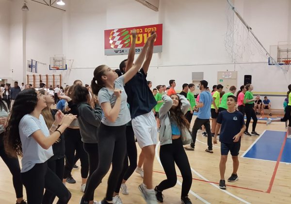 שכבה ח’ האלופה ביום ספורט שכבתי 🏀 מגבש ומהנה!