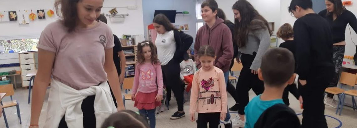 פעילות התנדבותית של תלמידי כיתה ח’6 בגן הילדים ורה ויצמן בקרית מוצקין