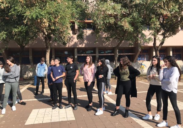 תלמידי ח’ מדעית בלמידה חוץ כיתתית