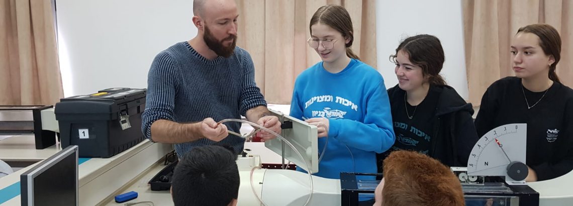 תלמידי ח’ אורטכניון בסדנאות בטכניון בנושאים:” ביוטכנולוגיה, אלקטרוסטטיקה ומדעי הטיס”