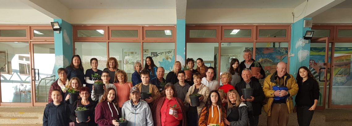 “גינון בינדורי” – סבים וסבתות עם נכדיהם בפעילות משותפת בחטיבה