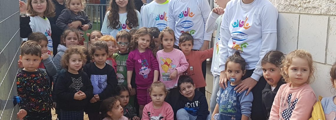 תלמידי המועצה הכינו גינה ושתלו ירקות וצמחי תבלין בגן “רקפת” יחד עם ילדי הגן