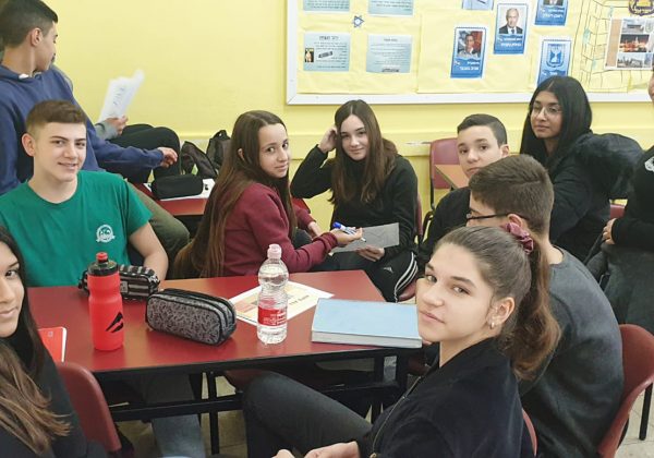 שכבת ט’- *שבוע אינטרנט הבטוח* פעילות נציגי פרויקט שומרי מסך בנושא התנהלות מיטבית ברשת. התלמידים חקרו, למדו ונהנו