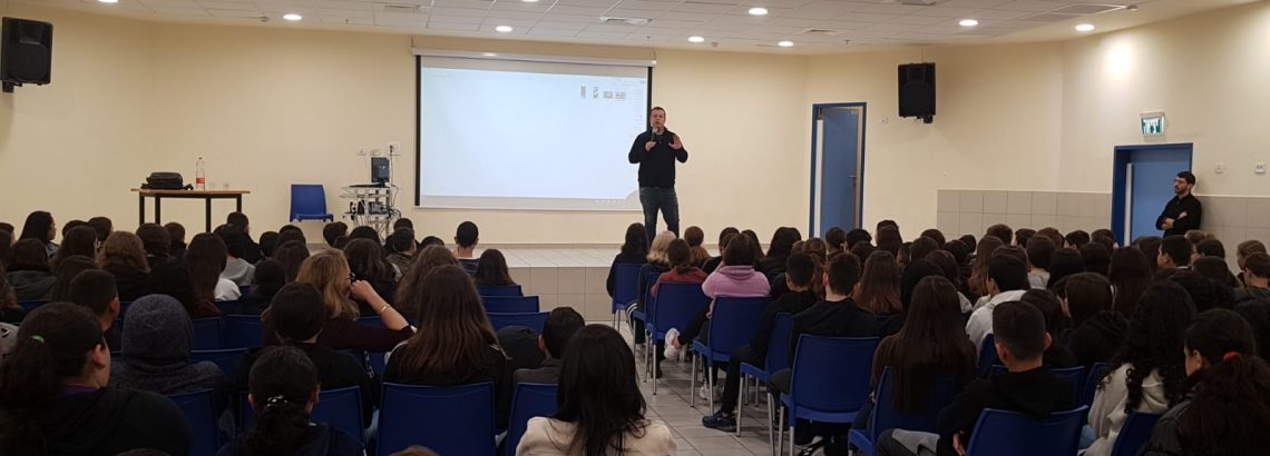 דורון הרמן, כתב ערוץ 13, הגיע למפגש עם התלמידים
