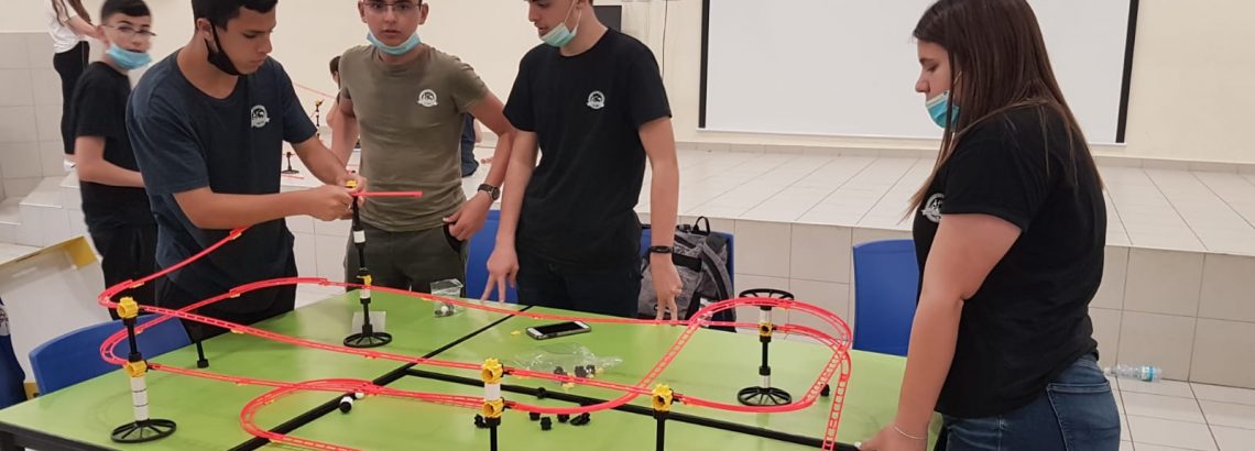 כתה מדעית ח’ חשיבה הנדסית וחוקי פיסיקה בלמידה יצירתית…