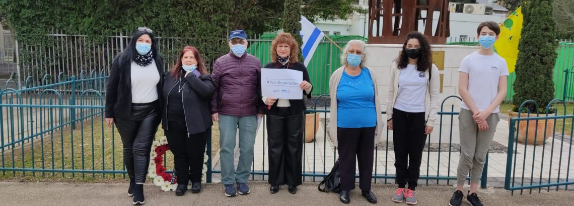 נציגי שכבת ט’ “נוטעים תקווה לעתיד” בקרית מוצקין ומוקירים את ניצוליי השואה