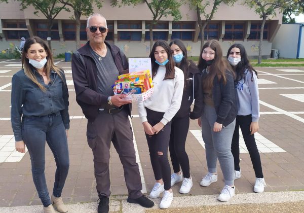 תלמידי כיתה ח’6 אומרים תודה ומאחלים חג פסח שמח למיכאל וג’ולייטה היקרים שלנו❤️