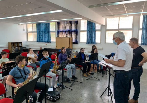 תלמידי כתות המוסיקה חוגגים את החזרה לנגינה🌹🌹
