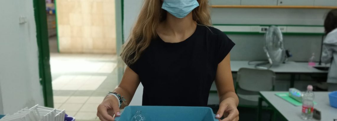שכבת ט’ הפכו למדעני טילים בשיעור בנושא תגובות כימיות והמרות אנרגיה🚀🧪