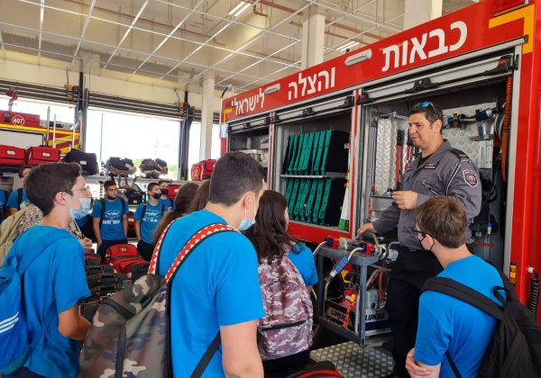 תלמידי הכיתה המדעית זכו לכבוד גדול במהלך הביקור במכללה הלאומית לכבאות והצלה