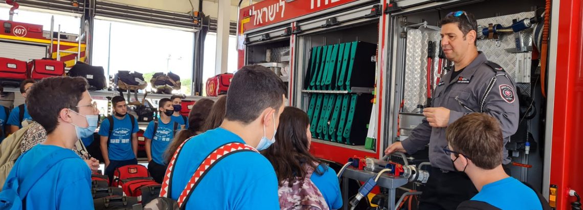 תלמידי הכיתה המדעית זכו לכבוד גדול במהלך הביקור במכללה הלאומית לכבאות והצלה