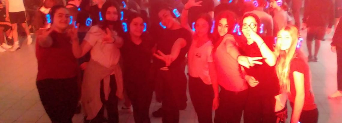 שכבת ז’ – מסיבת אוזניות מתגבשים ונהניםםםםם❤💚