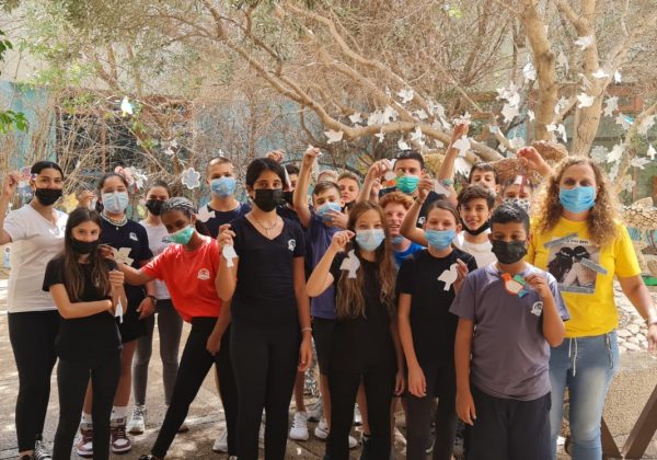 יונת המשאלות- שכבת ז’ מביעה משאלה לשנה החדשה בשיתוף נציגי מועצת התלמידים