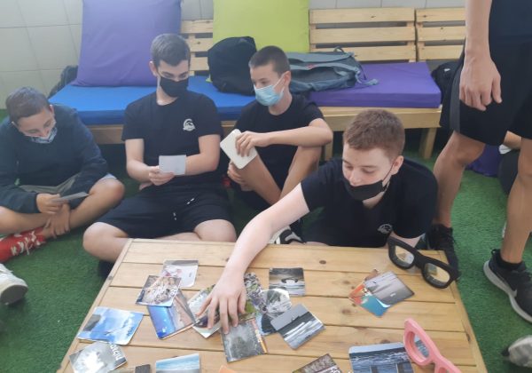 פעילויות גיבוש “הסוללה – מה מטעין אותי” ופתיחת שנה “משקפים ורודים/משקפים שחורים” – שכבת ט’