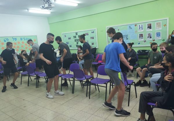 פעילות גיבוש – משחקים ונהנים – שכבת ח’