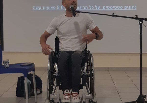 שכבת ט’ במפגש מרגש, מצמרר ומלמד. עדותו האישית של משה טבשי נפגע בתאונת הדרכים
