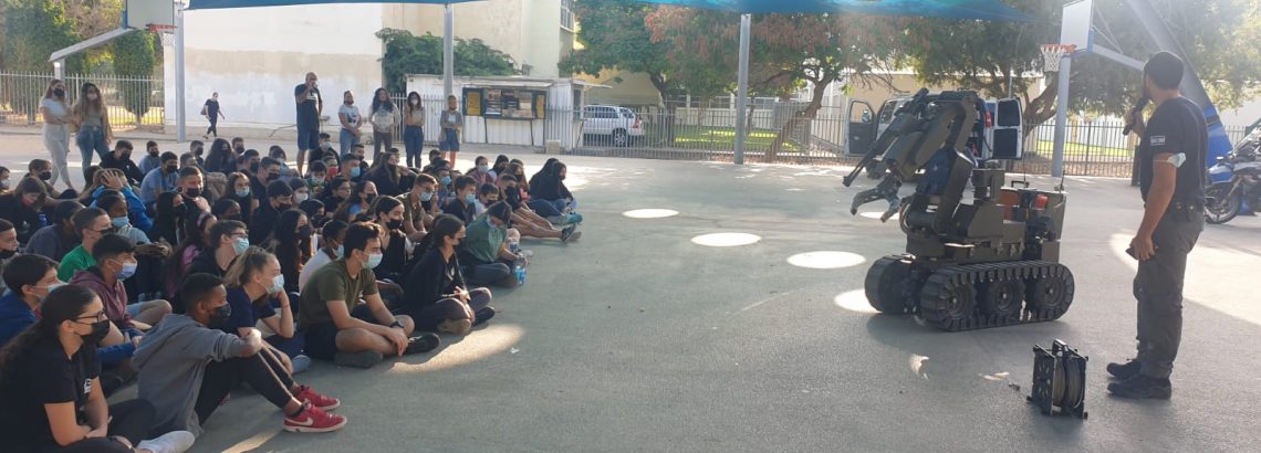 ‘פעילות קהילתית משטרת ישראל’ חט”ב יונתן- שכבת ח’- מחבקת את משטרת ישראל✌🏽🔝