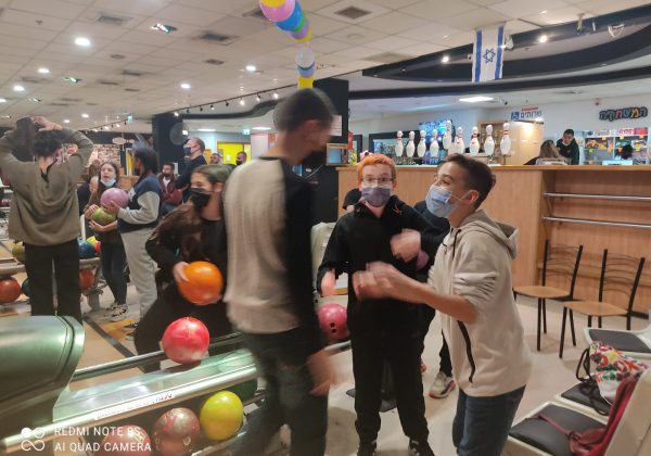 ערב גיבוש בבאולינג – שכבת ז’
