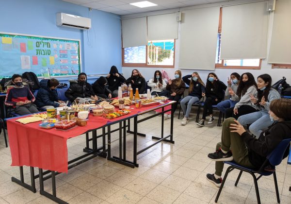 משחקי גיבוש וארוחת בוקר כיתתית טעימה בשכבה ז’