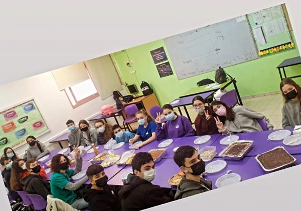 ארוחת בוקר – דוברי אנגלית ח’- התלמידים הכינו מאכלים וקינוחים טעימים והציגו באנגלית🔝🔝🔝☺