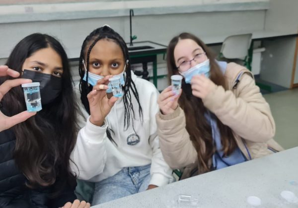 תלמידי שכבת ח’ בפעילות לכבוד שבוע החלל