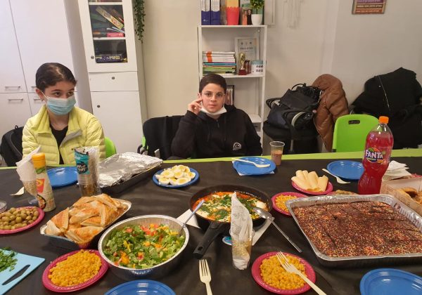 ארוחת בוקר משפחתית ח’8
