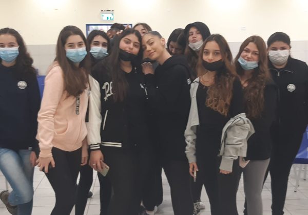 ירדן אדרי בהרצאה לשכבת ט’ על “הגשמת חלומות ומימוש עצמי”