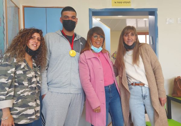 מחזקים ומחמיאים לתלמידי השכבה בשעורים שונים