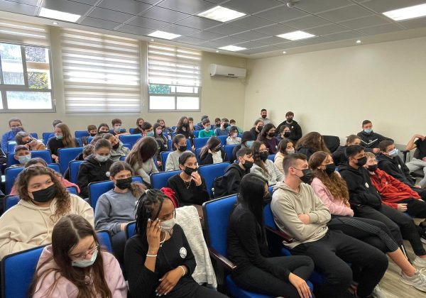 תיאטרון נגיעות בנושא גיל ההתגברות- שכבת ח’