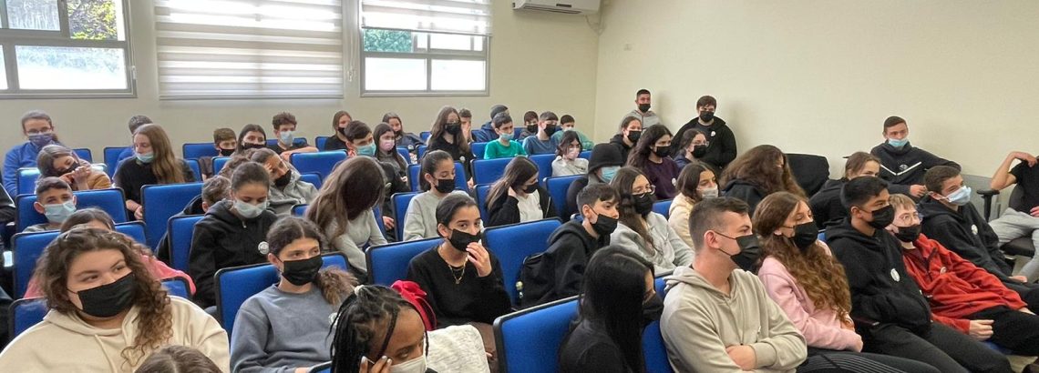 תיאטרון נגיעות בנושא גיל ההתגברות- שכבת ח’