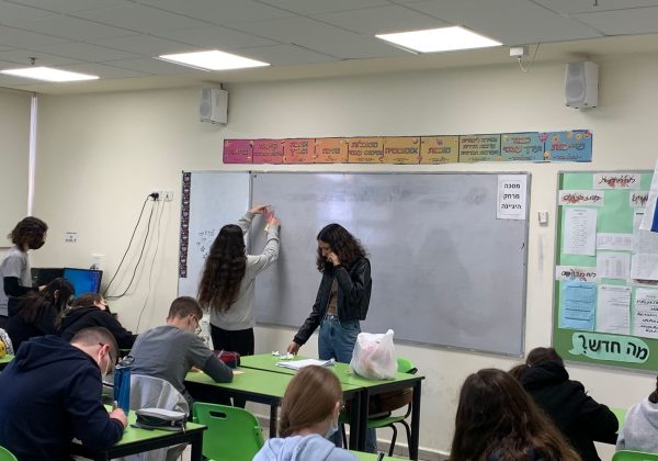 ההכנות בעיצומן -פינוק אביב לקשישי קריית מוצקין