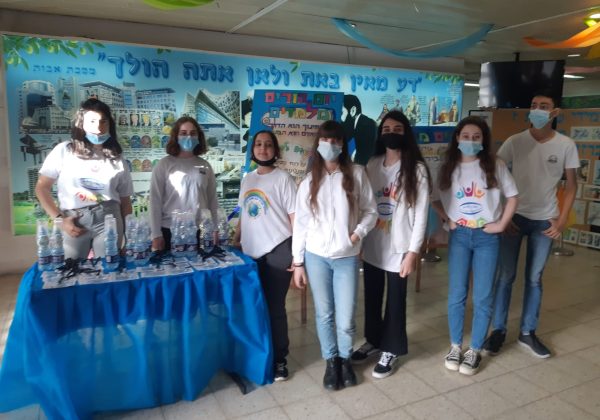 מועצת התלמידים מקבלת בברכה לכבוד “יום הורים מלמדים” את הורי התלמידים בחטיבה