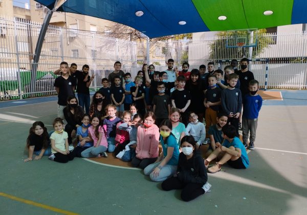 כיתה ז’2 בפעילות ספורטיבית התנדבותית בבית הספר אחדות