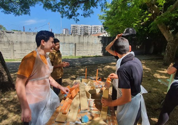 סדנת נגרות בניית משחקי רצפה