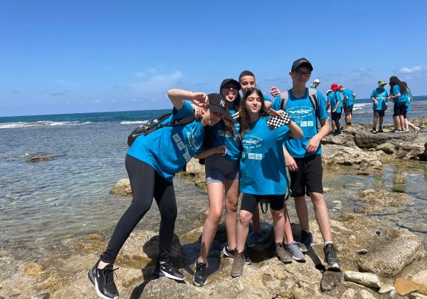 תלמידי מדעית ח’ יצאו לסיור לימודי בתל דור העתיקה