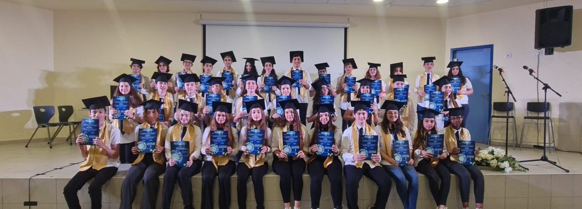 תלמידי ט’ מדעית מסכמים שנתיים של חוויה מדעית בכנס מדעי