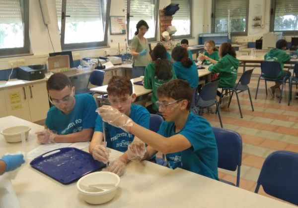 תלמידי אורטכניון ז’ בסיור מדעי בנוער שוחר מדע בטכניון