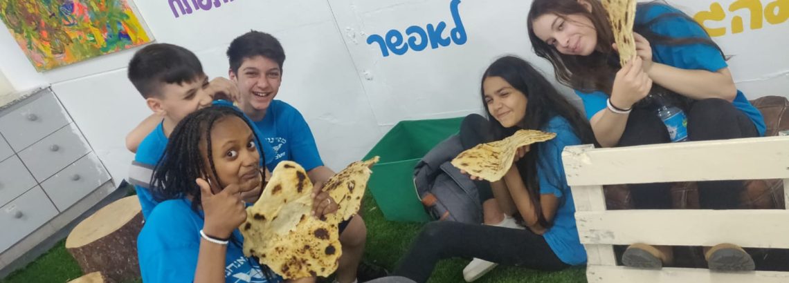 תלמידי מדעית ח’ יצאו לסיור בחווה החקלאית בקריית ביאליק