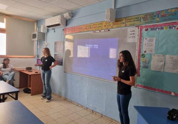 ז’2 – פרזנטציה במסגרת שיעורי עברית על עולמות תוכן שונים