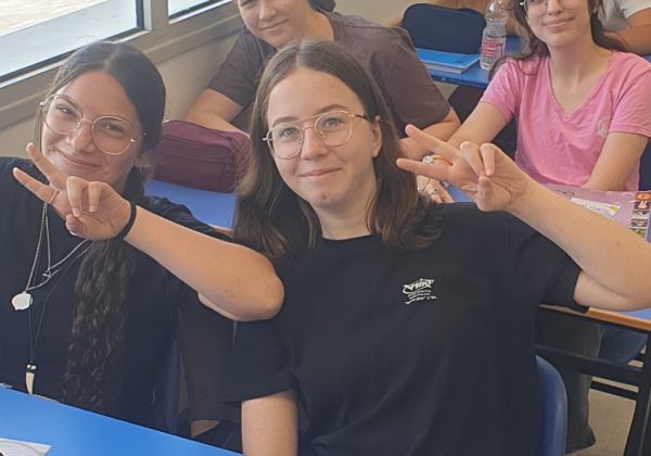 שכבת ט’ – התלמידים מברכים את ההורים היקרים בברכת שנה טובה ומתוקה