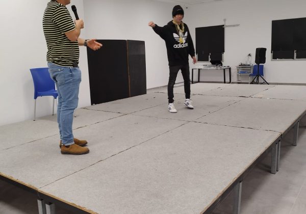 “תאטרון נגיעות” מצבים חברתיים בגיל ההתבגרות בשכבת ז’