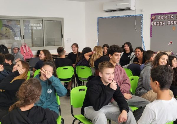 ח’2 בפעילות גיבוש “נעים להכיר” להעמקת הקשרים בין תלמידי הכיתה