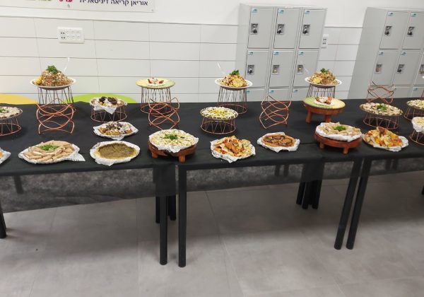 וועד ההורים מפנק את צוות חטיבת יונתן ליום המורה