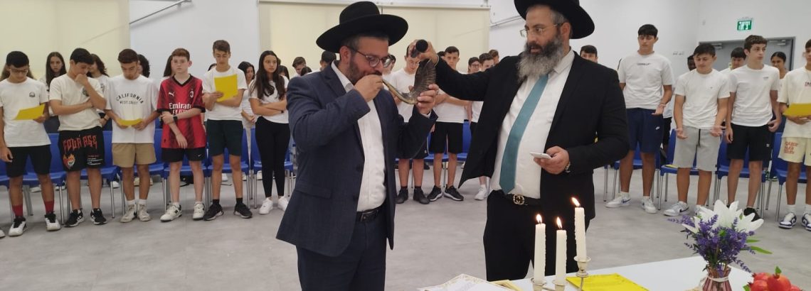 טקס משאלות לקהילת חטיבת יונתן -ברכות , מנהגי החג, תקיעת שופר, פיוטים והפרחת בלונים